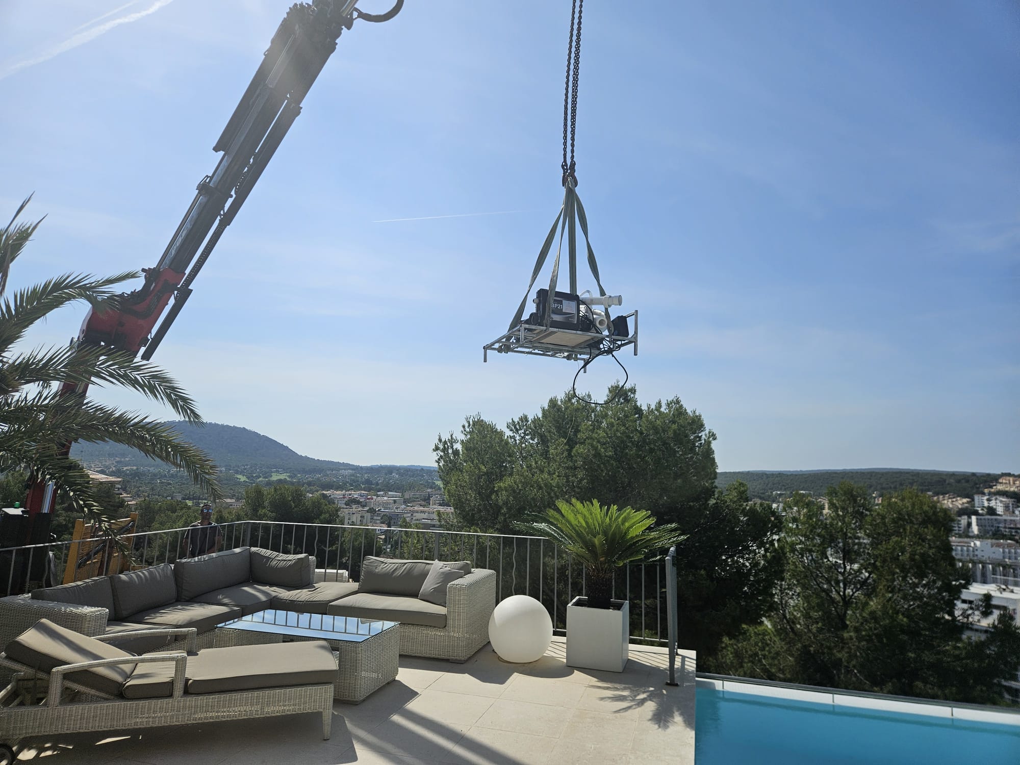 Crane-assisted jacuzzi installation in Mallorca